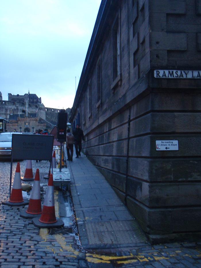 A typical close leading from Edinburgh's Old Town to New Town