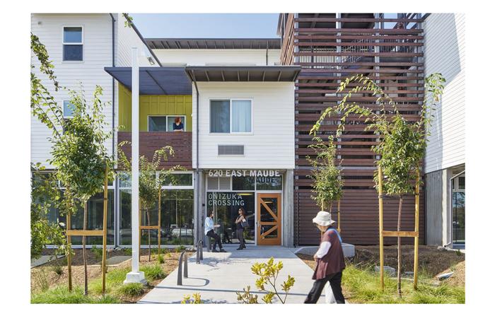 Project uses corridors and backyards to link public space