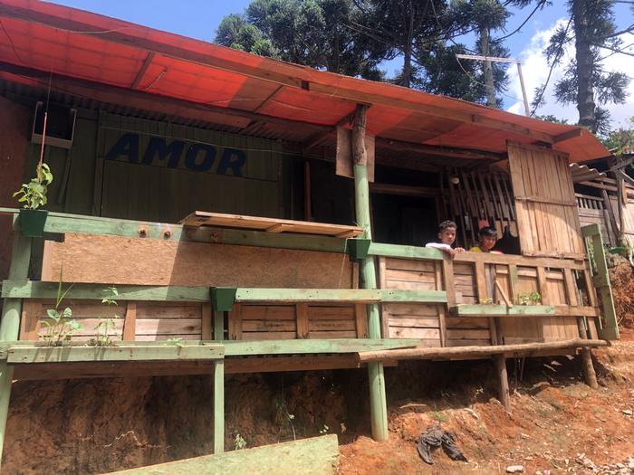 Residence built by Bolivian carpenter, member of the Queixadas community (own photo)