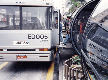 Express buses in Curitiba, Brazil, exemplify universal design. All passengers, including those with disabilities, quickly board with level entry. Similar Bus Rapid Transit (BRT) systems operate in Quito, Ecuador; Bogota, Colombia, and a growing number of cities around the world.<br>Photo by Charles Wright, Inter-American Development Bank.